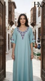 ⁦جلابية نسائية من القطن المصري الطبيعي 100% – بارد وناعم جدًا بتطريز أنيق-زهور ١٧⁩ - الصورة ⁦2⁩